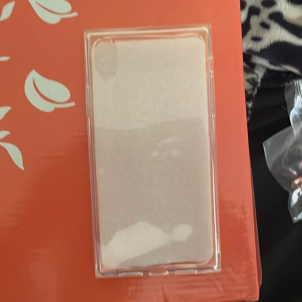 **NEVER USED** iphone xr clear transparent phone case